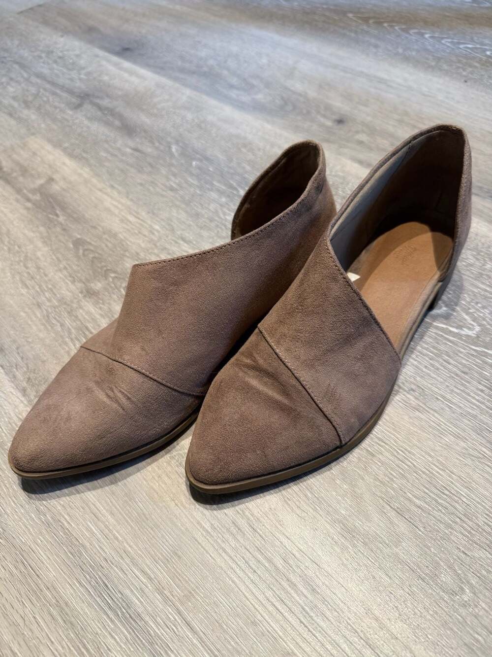 Universal Thread Women's Brown Pointed Toe Side Cut Out Flats Size 7.5W